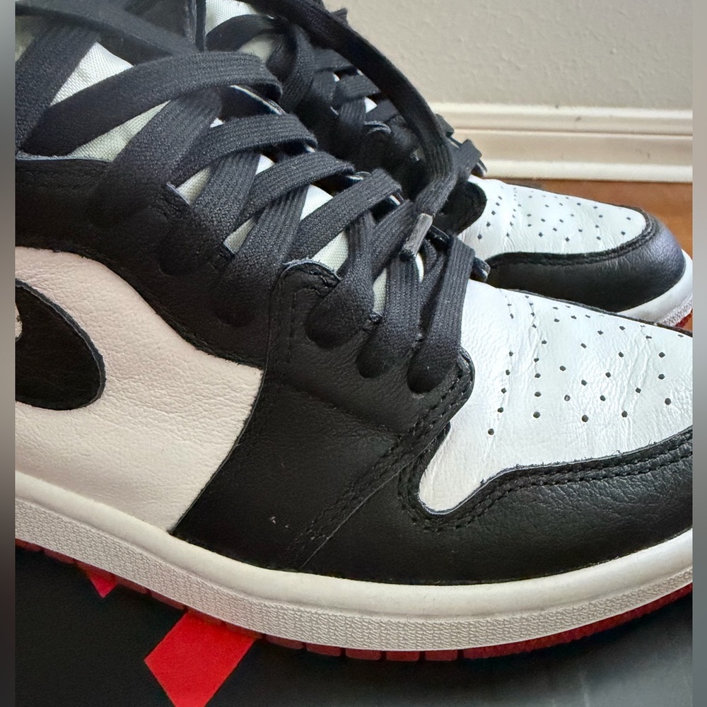 Women’s Air Jordan 1 Retro High ‘Satin Black Toe’ - Picture 8 of 12